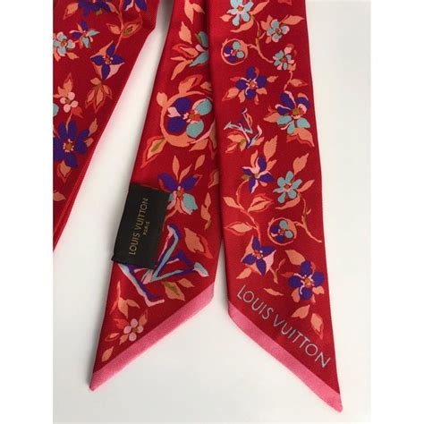louis vuitton scarf vestiaire collective